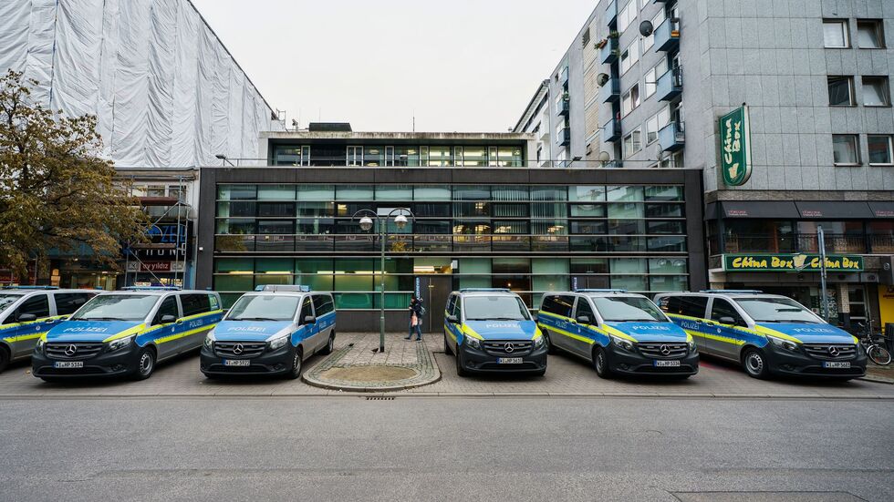 Gegen die Beamten wurden Disziplinarverfahren eingeleitet. Gegen die Beamten wurden Disziplinarverfahren eingeleitet.