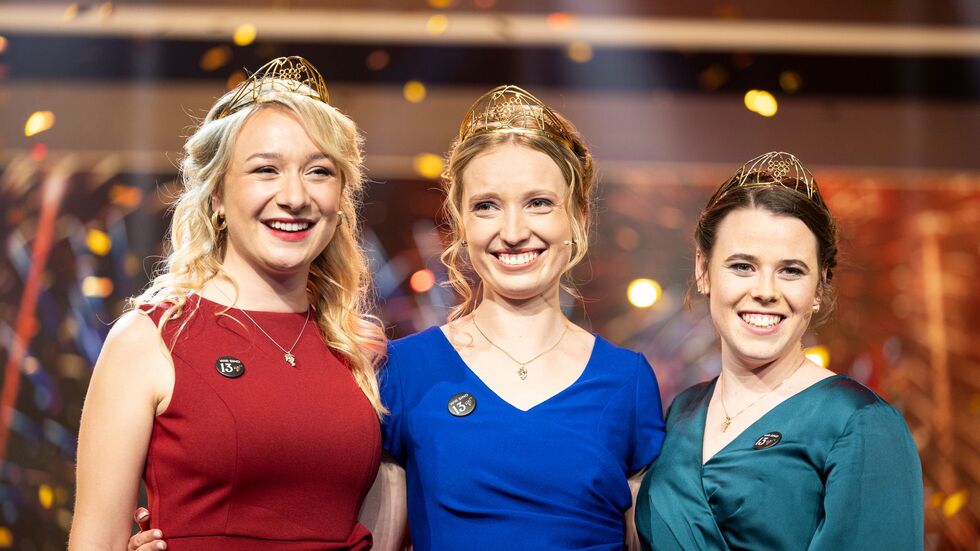 Königin Anna Zenz (M) mit den Prinzessinnen Emma Meinhardt (l) und Katja Simon (r) Königin Anna Zenz (M) mit den Prinzessinnen Emma Meinhardt (l) und Katja Simon (r)