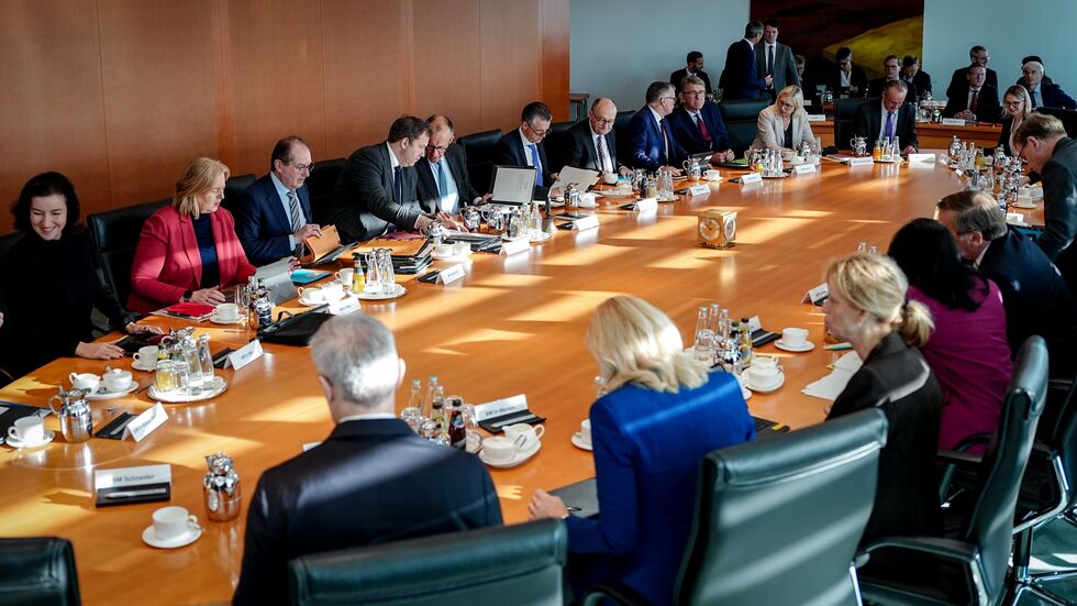 Die wöchentliche Kabinettsitzung stand diesmal unter der Überschrift «Entlastungskabinett» Die wöchentliche Kabinettsitzung stand diesmal unter der Überschrift «Entlastungskabinett»