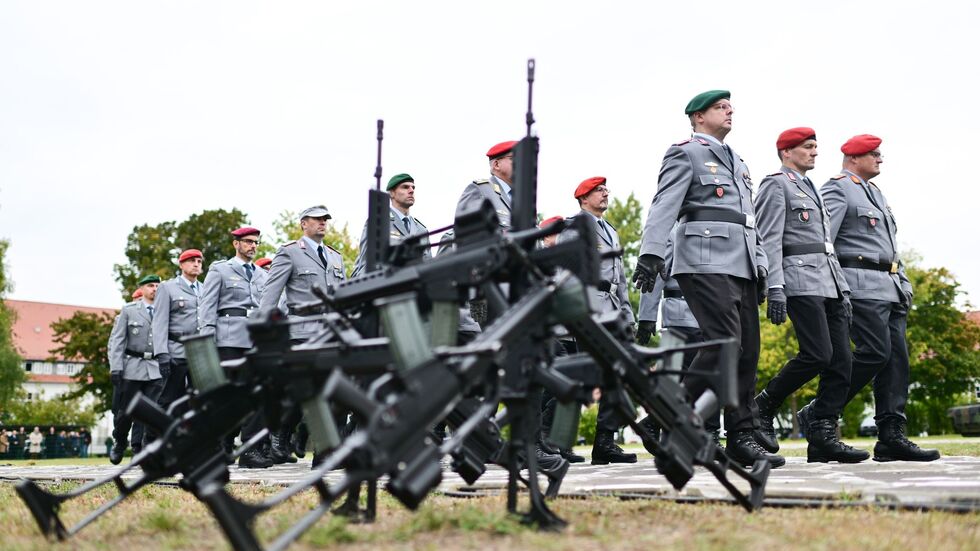 Die Bundeswehr soll attraktiver werden für junge Leute, denn der Bedarf ist aus Sicht der Regierung groß. (Archivbild)