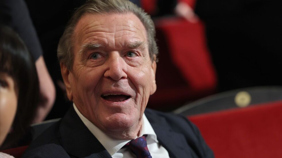 Ex-Kanzler Gerhard Schröder wird im Untersuchungsausschuss des Schweriner Landtags zur Erdgasleitung Nord Stream 2 als Zeuge befragt. (Archivbild) Ex-Kanzler Gerhard Schröder wird im Untersuchungsausschuss des Schweriner Landtags zur Erdgasleitung Nord Stream 2 als Zeuge befragt. (Archivbild)