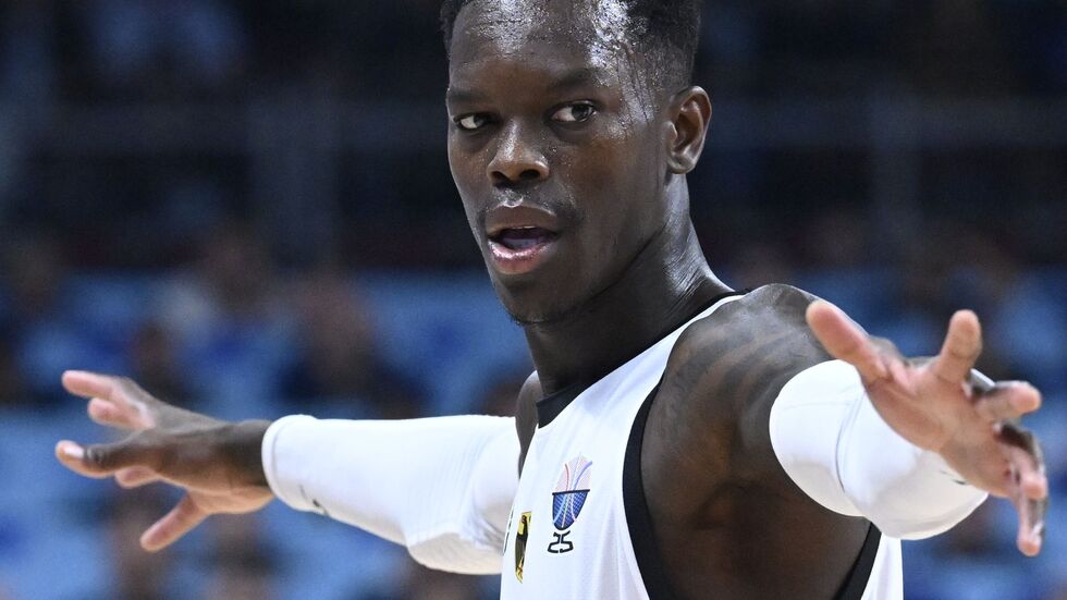 Alles im Griff! Dennis Schröder und die deutschen Basketballer spielen um den EM-Titel.