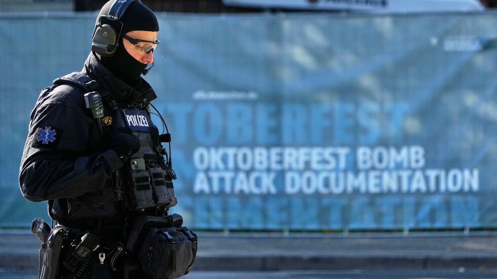 Das Gelände wird abgesucht. Das Gelände wird abgesucht.