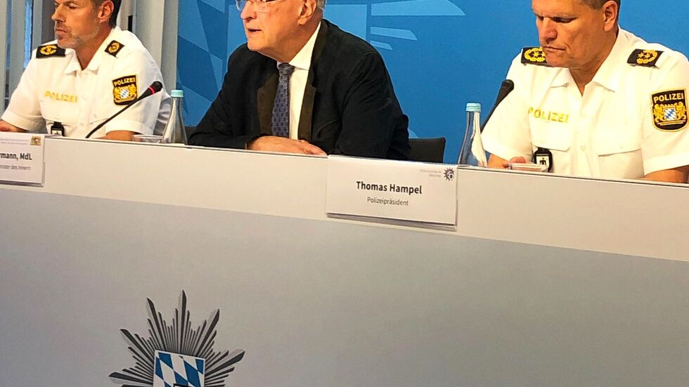 Die Ermittler sehen das Motiv des Täters bisher im familiären Bereich. Die Ermittler sehen das Motiv des Täters bisher im familiären Bereich.