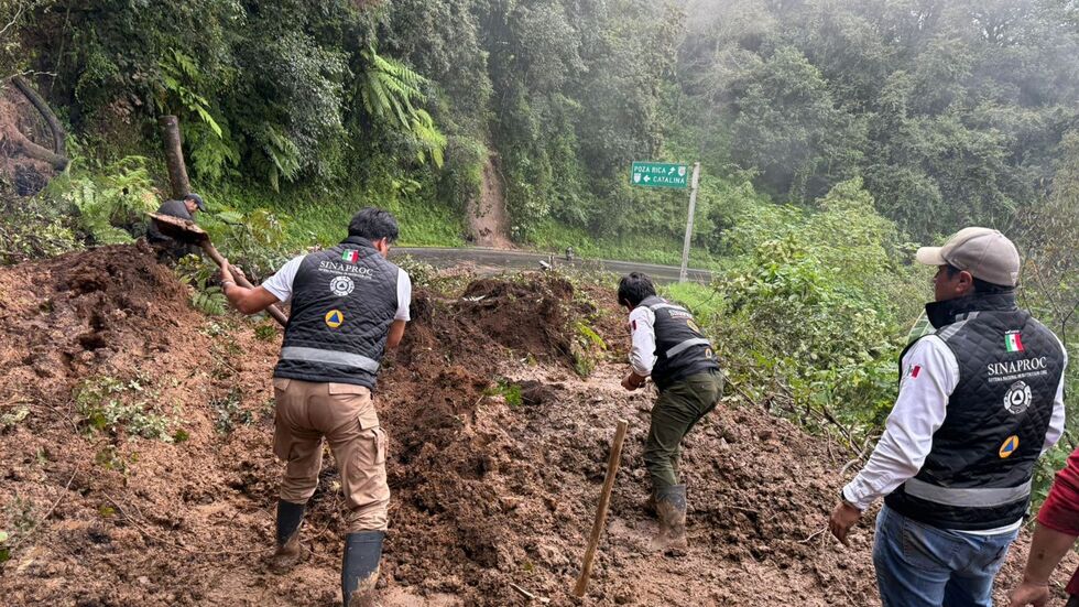 Bei Überschwemmungen und Erdrutschen in Mexiko sind offiziellen Angaben zufolge mehrere Menschen ums Leben gekommen. (Handout) Bei Überschwemmungen und Erdrutschen in Mexiko sind offiziellen Angaben zufolge mehrere Menschen ums Leben gekommen. (Handout)