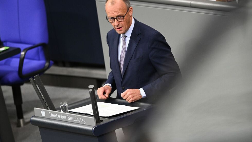 Bundeskanzler Friedrich Merz (CDU) äußert sich in seiner Regierungserklärung im Bundestag gleich zu Beginn zum in Ägypten unterzeichneten Gaza-Friedensplan von US-Präsident Donald Trump.  Bundeskanzler Friedrich Merz (CDU) äußert sich in seiner Regierungserklärung im Bundestag gleich zu Beginn zum in Ägypten unterzeichneten Gaza-Friedensplan von US-Präsident Donald Trump.