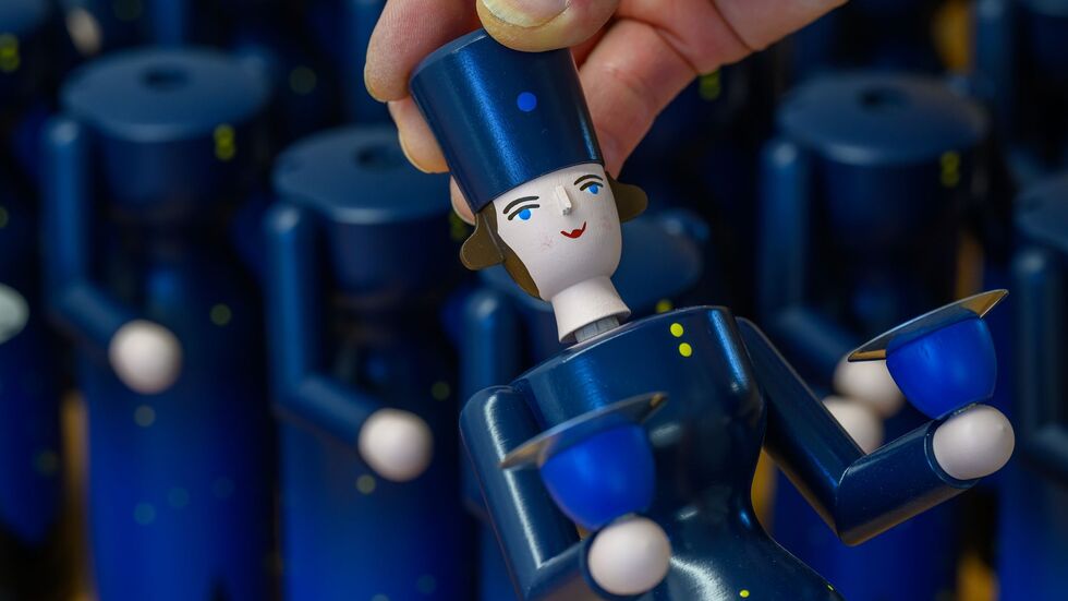 Neben Räucherfiguren, Nussknackern und Schwibbögen gehören auch Lichterengel zur Bandbreite des erzgebirgischen Kunsthandwerks. 