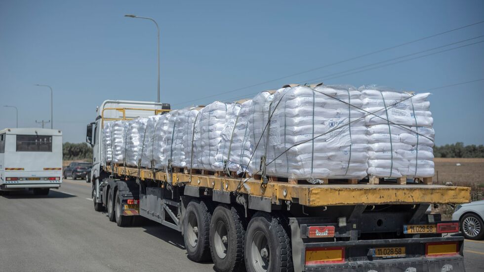 Anfang der Woche hatte OCHA berichtet, dass israelische Behörden seit Beginn des Krieges im Oktober 2023 insgesamt 45 Prozent der angemeldeten Hilfskonvois entweder nicht genehmigt oder im Laufe der Mission behindert hätten. (Archivbild) Anfang der Woche hatte OCHA berichtet, dass israelische Behörden seit Beginn des Krieges im Oktober 2023 insgesamt 45 Prozent der angemeldeten Hilfskonvois entweder nicht genehmigt oder im Laufe der Mission behindert hätten. (Archivbild)