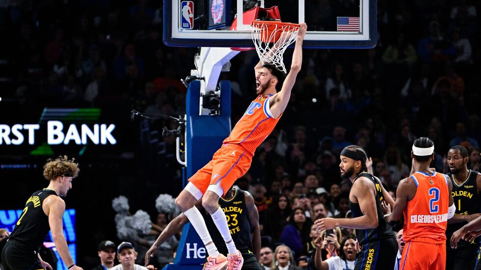 Neun Versuche, neun Treffer: Chet Holmgren (Mitte) war gegen die Warriors nicht zu stoppen. Neun Versuche, neun Treffer: Chet Holmgren (Mitte) war gegen die Warriors nicht zu stoppen.