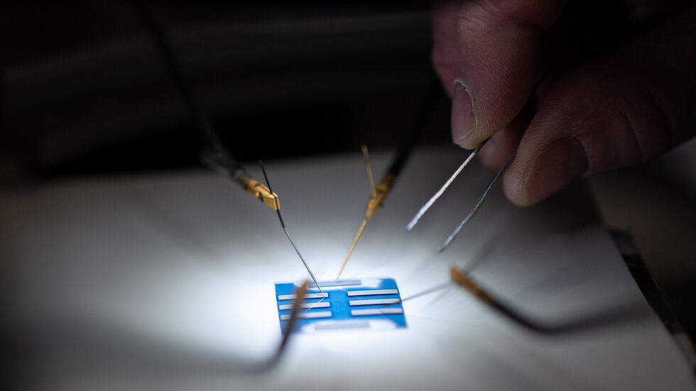 Forscher der TU Chemnitz haben eine neuartige Solarzelle erfunden, die unsere Abhängigkeit von China senken könnte. 