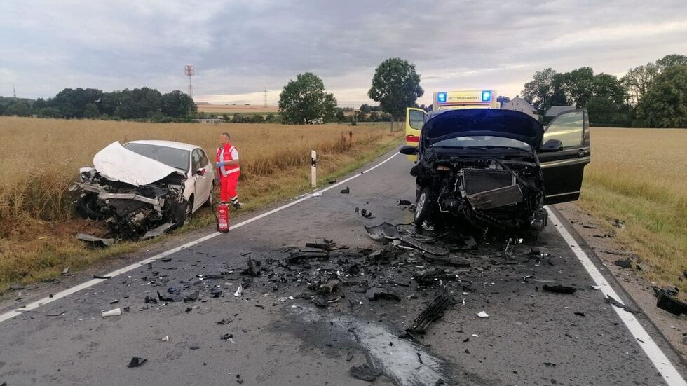 Unfall zwischen Pfaffenhain und Seifersdorf Unfall zwischen Pfaffenhain und Seifersdorf