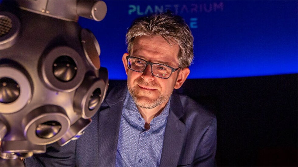 Bei der Kinder-Uni Chemnitz ist am 10. Mai 2025 Dirk Schlesier, Leiter des Planetariums Halle, zu Gast.