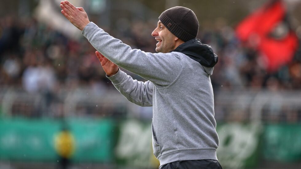 Chemie-Leipzig-Trainer Miroslav Jagatic in Aktion.