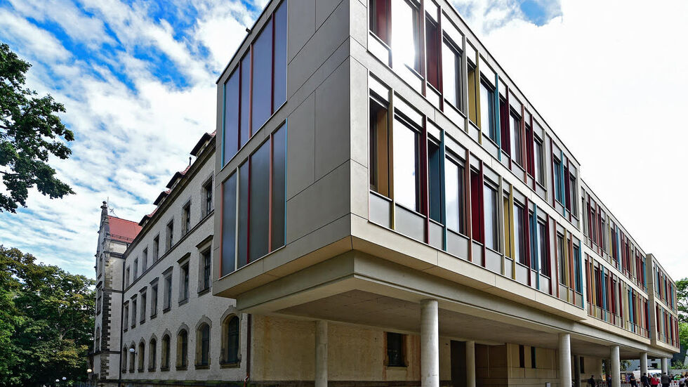 Der Anbau des Karl-Schmidt-Rottluff-Gymnasiums kostete 11,3 Millionen Euro. Der Anbau des Karl-Schmidt-Rottluff-Gymnasiums kostete 11,3 Millionen Euro.