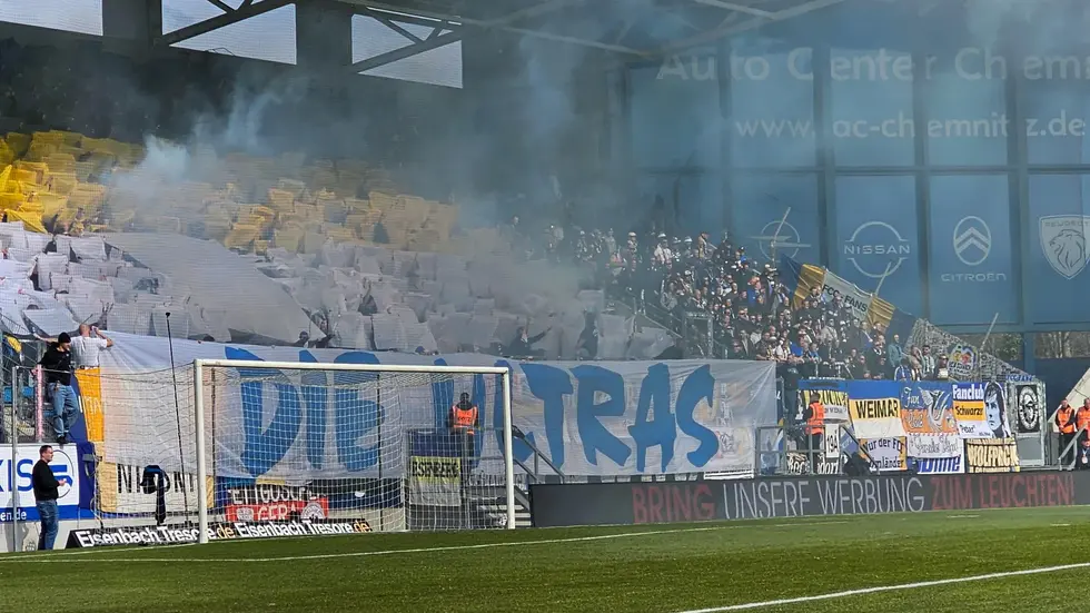 Beim letzten Heimspiel des Chemnitzer FC gegen Jena kam es im und rund um das Stadion zu Zwischenfällen. Beim letzten Heimspiel des Chemnitzer FC gegen Jena kam es im und rund um das Stadion zu Zwischenfällen.