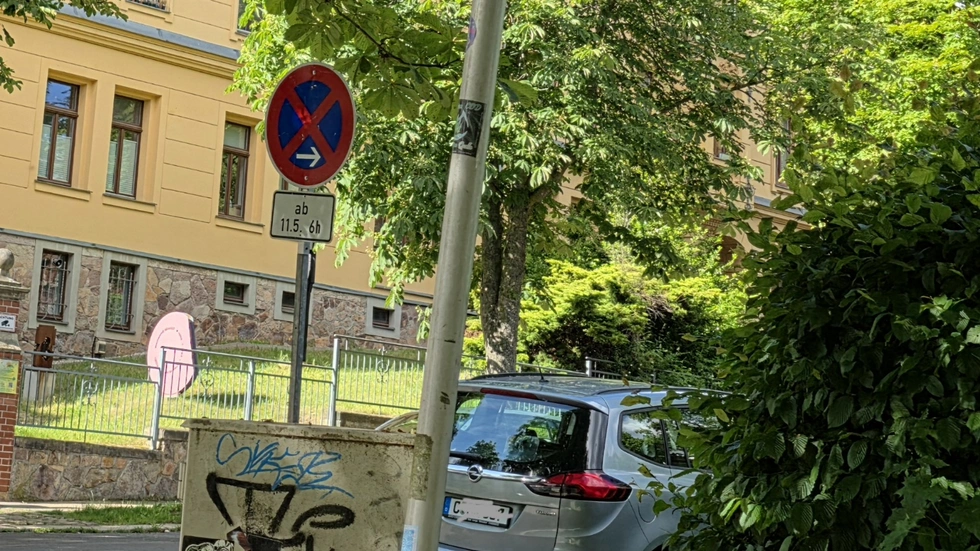 Marianne-Brandt-Straße mit Marianne-Brand-Haus im Hintergrund Marianne-Brandt-Straße mit Marianne-Brand-Haus im Hintergrund