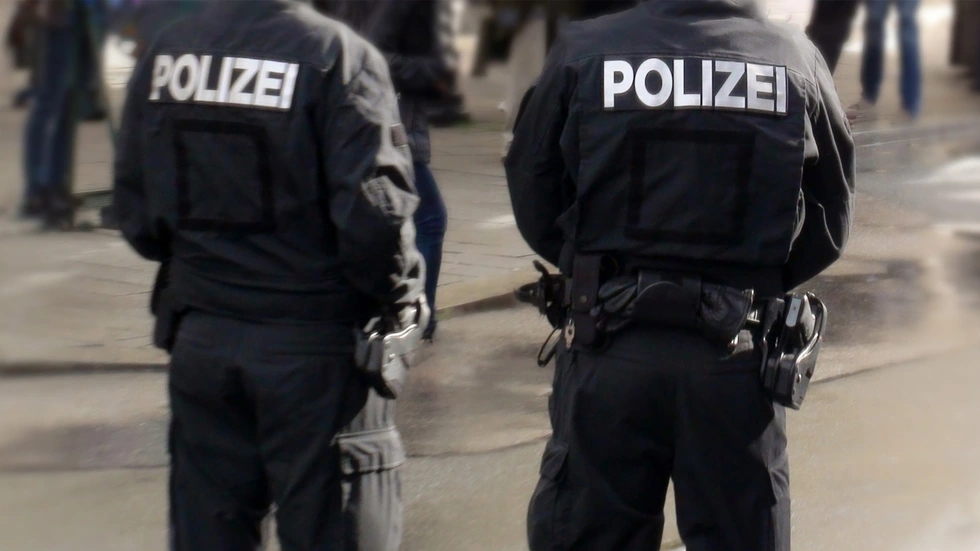 Polizisten mussten in der Nacht einen Streit auf dem Chemnitzer Neumarkt schlichten. Polizisten mussten in der Nacht einen Streit auf dem Chemnitzer Neumarkt schlichten.