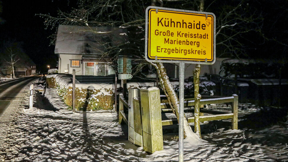 Aufgrund der ungewöhnlichen Lage avanciert Kühnhaide regelmäßig zu Deutschlands "Kältekammer". Aufgrund der ungewöhnlichen Lage avanciert Kühnhaide regelmäßig zu Deutschlands "Kältekammer".