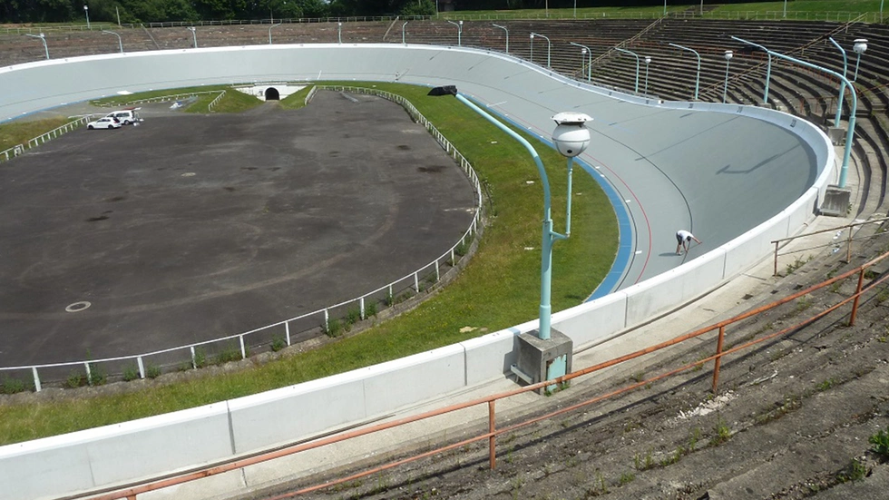 Der Belag der Radrennbahn wurde 2017 erneuert. Der Belag der Radrennbahn wurde 2017 erneuert.