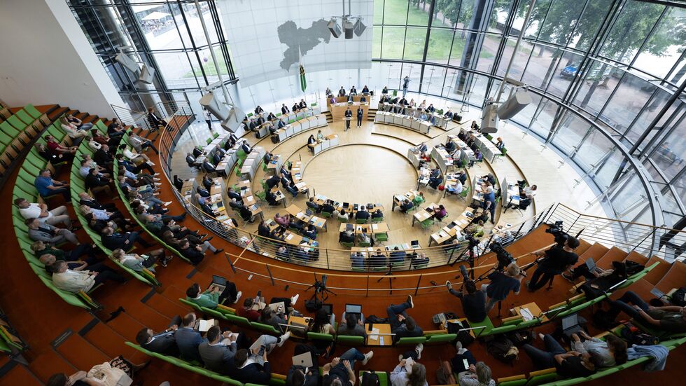 Der sächsische Landtag in Dresden. Insgesamt 120 Plätze gibt es. Der sächsische Landtag in Dresden. Insgesamt 120 Plätze gibt es.