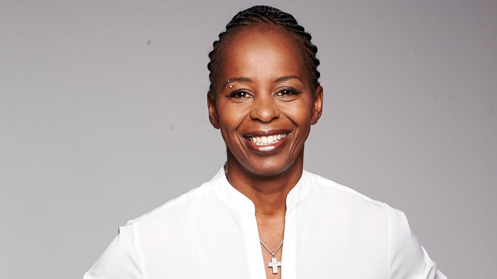 TV-Moderatorin Shary Reeves geht bei ihrer Experimentalvorlesung gemeinsam mit den Juniorstudierenden wissenschaftlichen Geheimnissen auf die Spur. 