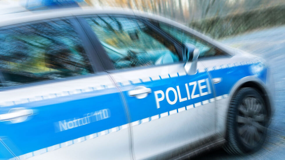 Eine Verkehrskontrolle in Niederdorf endet mit Widerstand, Beleidigungen und Anzeigen.