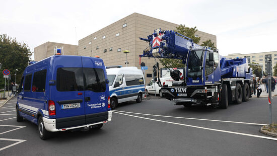 Das THW an der Synagoge.