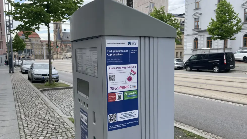 Chemnitz stellt 99 weitere Parkautomaten auf. Die Stadt investiert 590.000 Euro. 2025 brachten die Geräte rund 1,93 Millionen Euro ein. Chemnitz stellt 99 weitere Parkautomaten auf. Die Stadt investiert 590.000 Euro. 2025 brachten die Geräte rund 1,93 Millionen Euro ein.