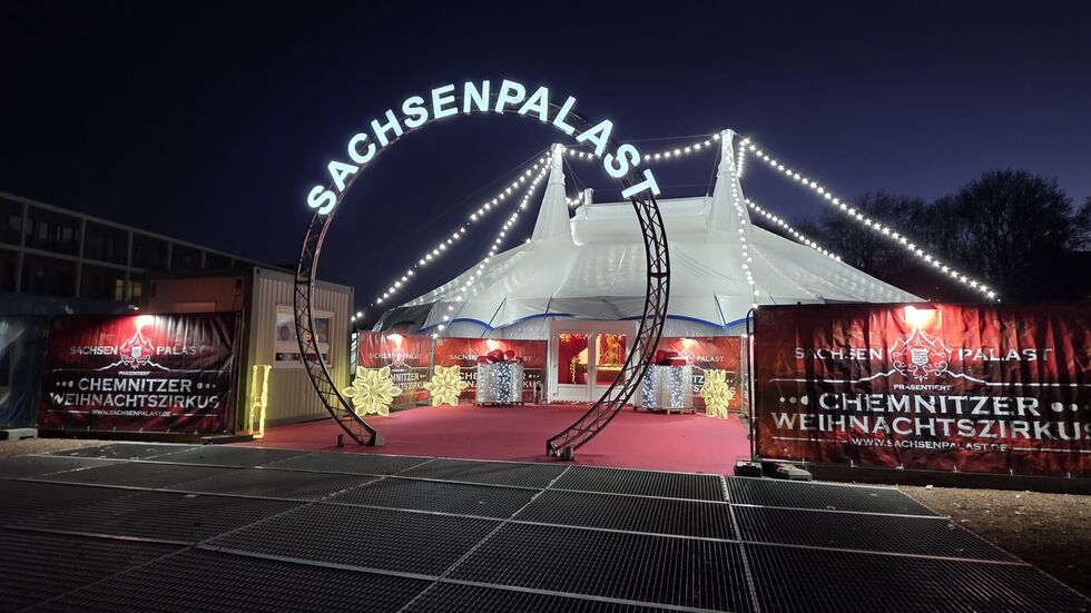 Beim diesjährigen Chemnitzer Weihnachtszirkus wird heute Premiere gefeiert. Auf dem Hartmannplatz stehen die ersten Vorstellungen an, die auch in diesem Jahr ganz ohne Tierdressuren auskommen.