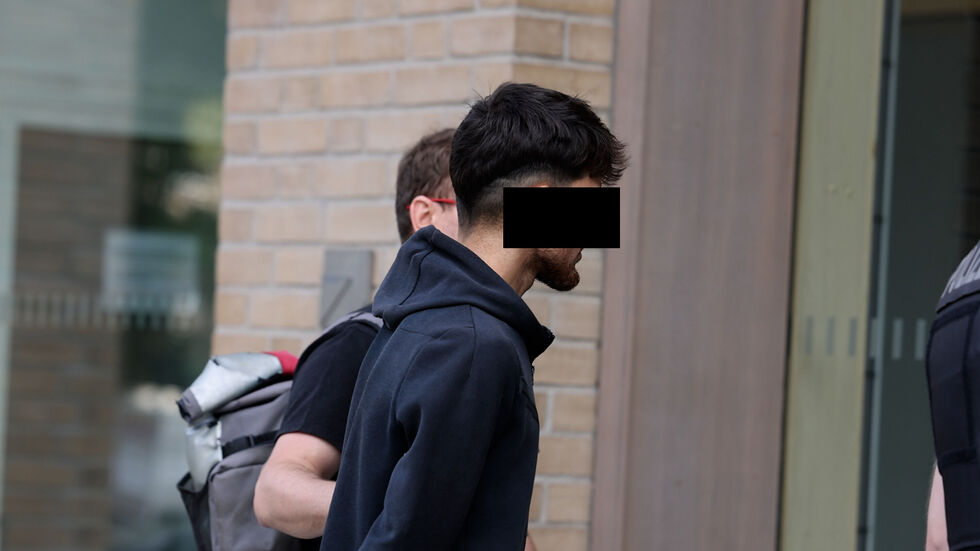 In Handschellen ging es für den jungen Mann vor den Richter. In Handschellen ging es für den jungen Mann vor den Richter.