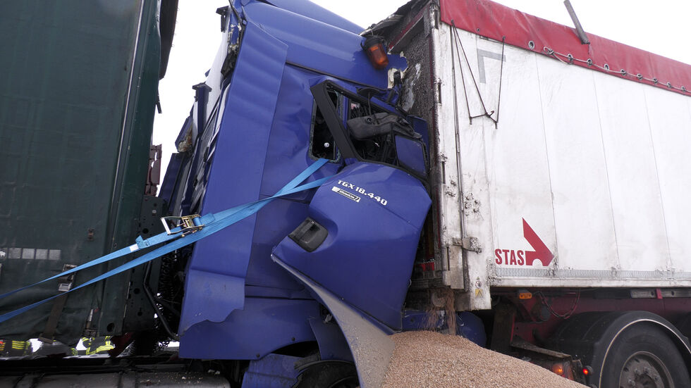 Bei diesem tödlichen Unfall auf der B 174 starb ein Trucker