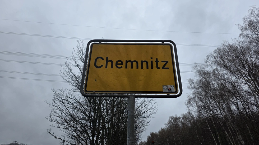 Ortseingangsschild an der Stollberger Straße Ortseingangsschild an der Stollberger Straße