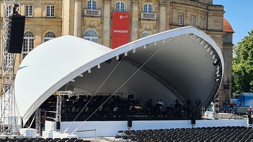 Bühne auf dem Theaterplatz (Archiv) Bühne auf dem Theaterplatz (Archiv)