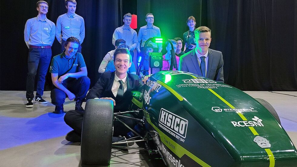 Das Team des T.U.C.Racing e.V. mit dem "Mkx. DV" Das Team des T.U.C.Racing e.V. mit dem "Mkx. DV"