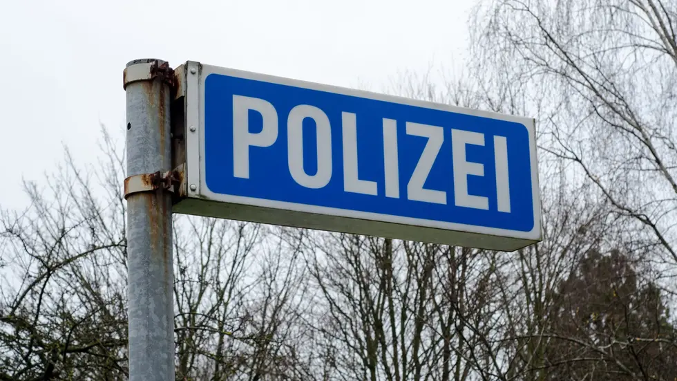 Falsche Polizisten nahmen einer Rentnerin aus Zschopau mehrere tausend Euro ab.