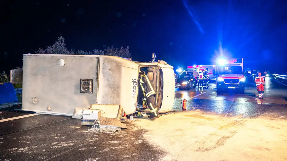 In dem Wohnmobil befanden sich zwei finnische Frauen und zwei Hunde. In dem Wohnmobil befanden sich zwei finnische Frauen und zwei Hunde.