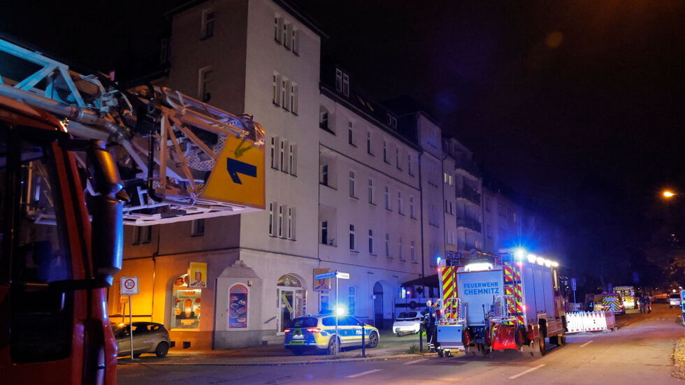 Spät Abends rückte die Feuerwehr in der Barbarossastraße an.