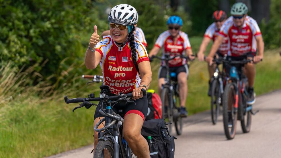 Die Radtour pro Organspende macht am 24. Juli Halt in Chemnitz. 35 Teilnehmer, darunter Transplantierte und Spender, setzen ein Zeichen für mehr Spendenbereitschaft.