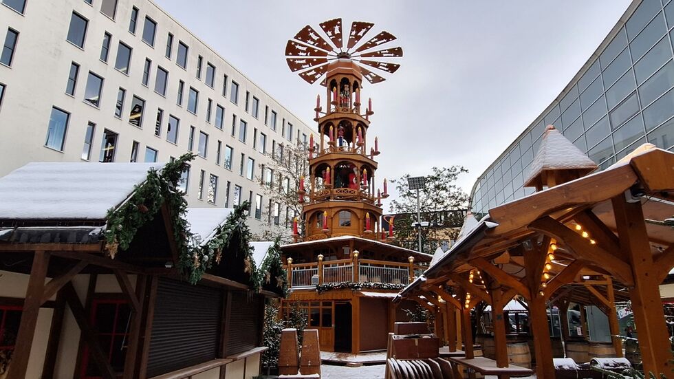 Pyramide auf dem Düsseldorfer Platz Pyramide auf dem Düsseldorfer Platz