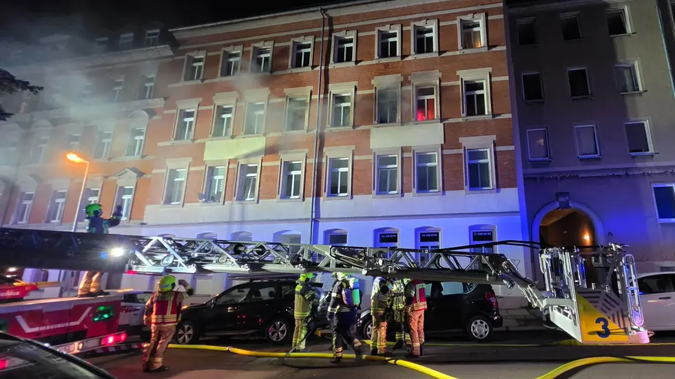 Explosion im Lutherviertel in Chemnitz: Zwei Menschen werden verletzt. 68 Einsatzkräfte rücken an. Ein 37-Jähriger ist in Polizeigewahrsam.