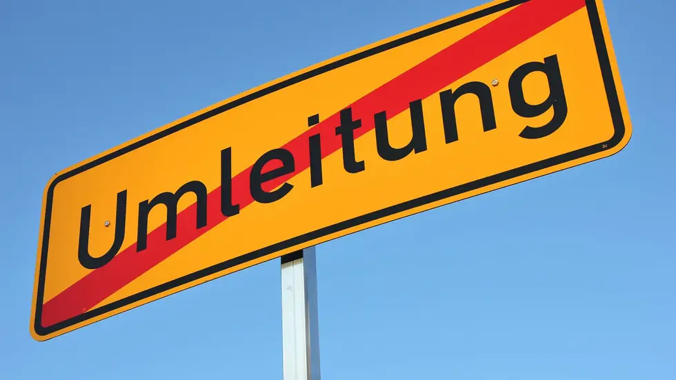 Ende der Umleitung! Die B 180 zwischen Burkhardtsdorf und Dittersdorf wird heute wieder freigegeben. Ende der Umleitung! Die B 180 zwischen Burkhardtsdorf und Dittersdorf wird heute wieder freigegeben.