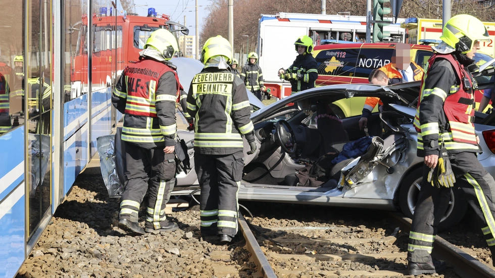 Einsatz an der Unfallstelle Einsatz an der Unfallstelle