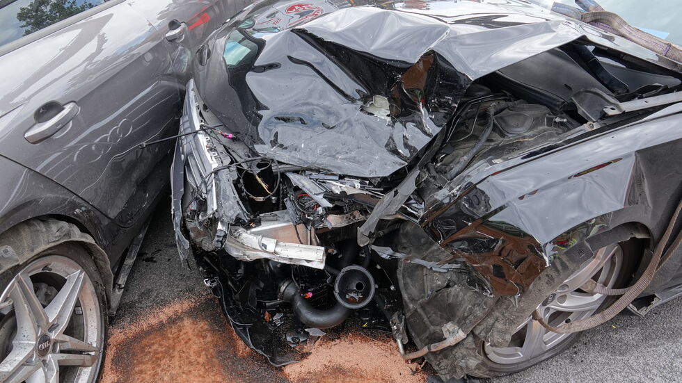 Der Sachschaden liegt bei etwa 40.000 Euro. Der Sachschaden liegt bei etwa 40.000 Euro.