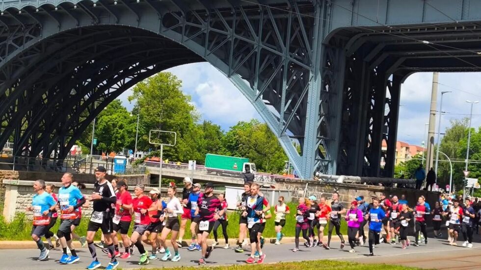 Chemnitz erlebt an diesem Sonntag den 50. Sparkassen-Marathon, und er war ein Fest für alle Sinne.