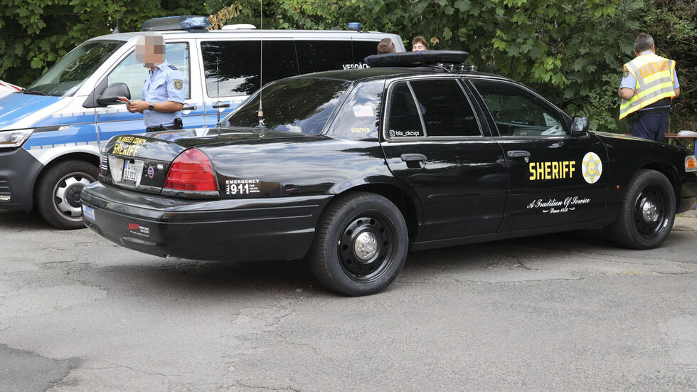 Für einen besonderen Hingucker sorgte ein Ford Crown Victoria. Das Auto war früher als Polizeiwagen in den USA unterwegs.