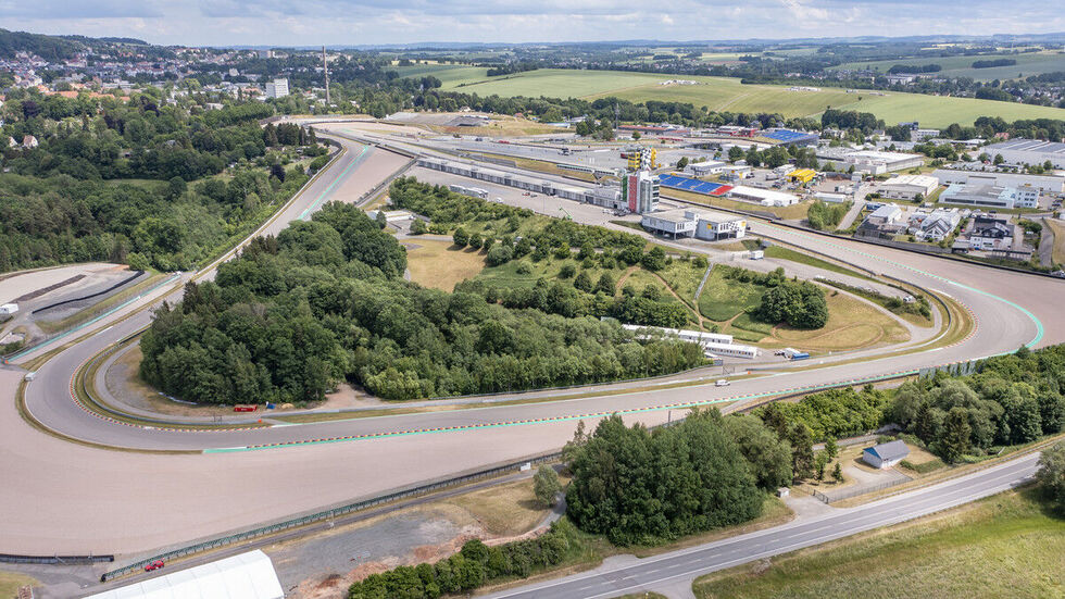 Nach zwei Jahren Pause findet das traditionsreiche MotoGP-Rennen wieder mit Zuschauern statt. Nach zwei Jahren Pause findet das traditionsreiche MotoGP-Rennen wieder mit Zuschauern statt.