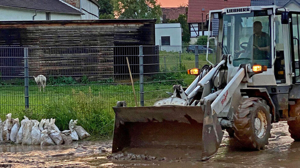 Auch ein Radlader kam zum Einsatz. Auch ein Radlader kam zum Einsatz.