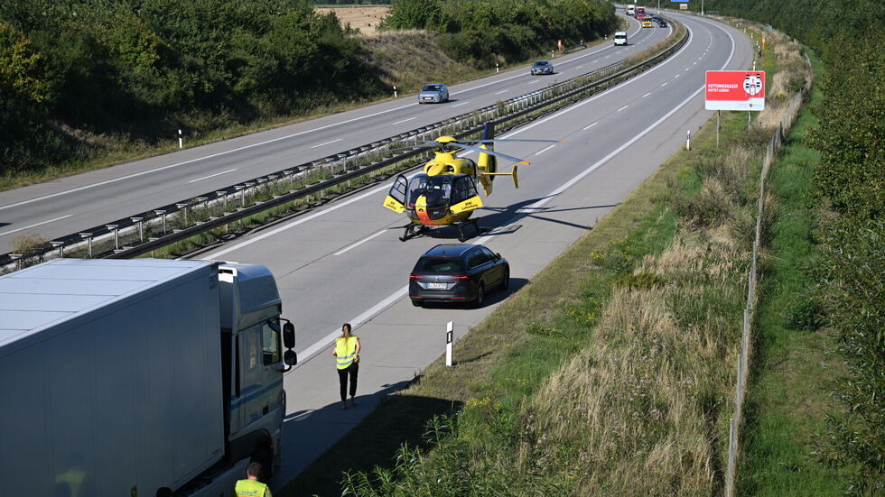 Per Rettungshubschrauber wurde ein Notarzt auf die A38 gebracht, er konnte den Verunglückten aber nicht mehr retten.
