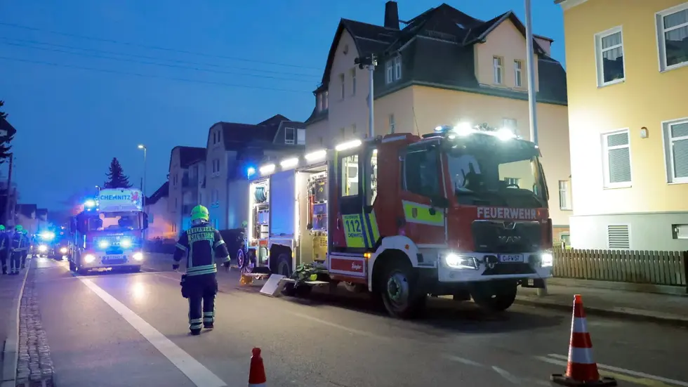 Vermutlich hatte die Frau das Feuer aus Versehen selbst ausgelöst. Vermutlich hatte die Frau das Feuer aus Versehen selbst ausgelöst.
