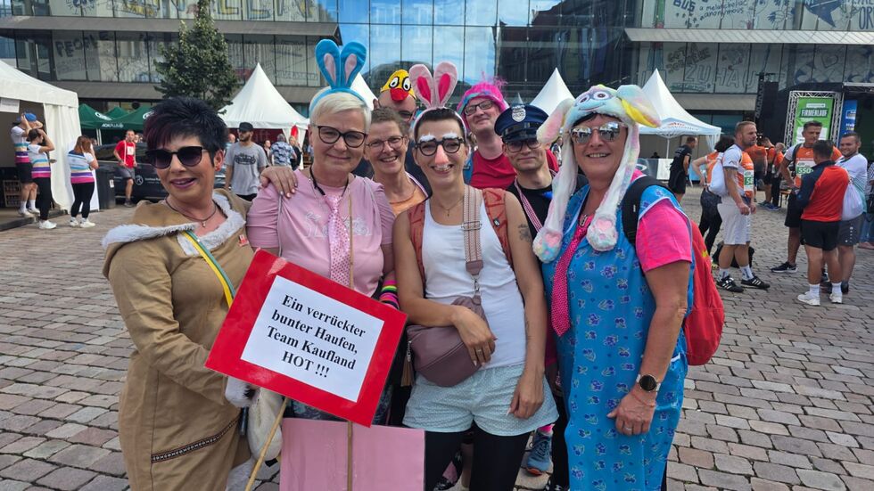 Bunt, lustig, sportlich. Die Teilnehmer des 20. Firmenlaufes sorgten für gute Stimmung. Bunt, lustig, sportlich. Die Teilnehmer des 20. Firmenlaufes sorgten für gute Stimmung.